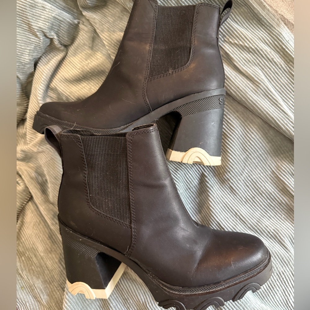 EUC  🎉🎉🎉Sorel Size 8 Waterproof Brex Chunky Heel Platform Booties - Black